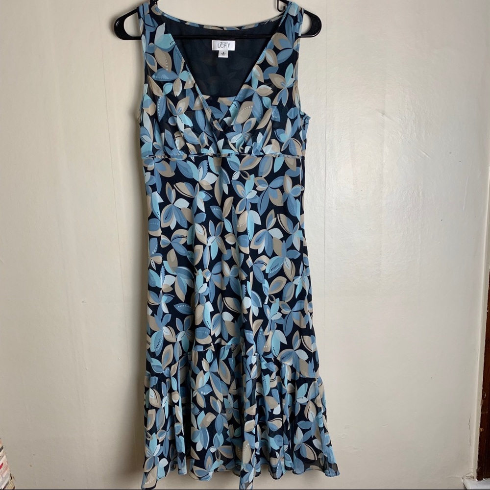 🌠Loft blue floral print dress size 6⭐️